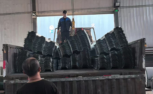 闭口楼承板耐火时限实测：大跨度怎样选祁连楼承板