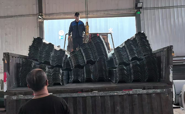 现代建筑中的高效结构选择——祁连楼承板的应用解析